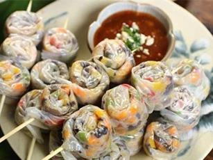 ‘Đã thèm’ với món bánh tráng lụi chấm mắm me