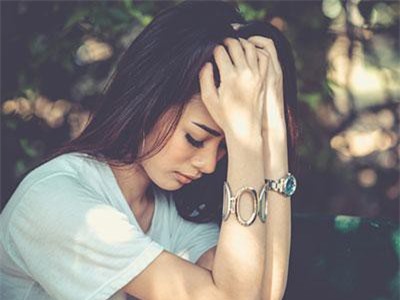 Là dâu mới mà tôi không được nhà chồng yêu thương, lại còn phải gắng gượng chống chọi giành giật với một người đã khuất