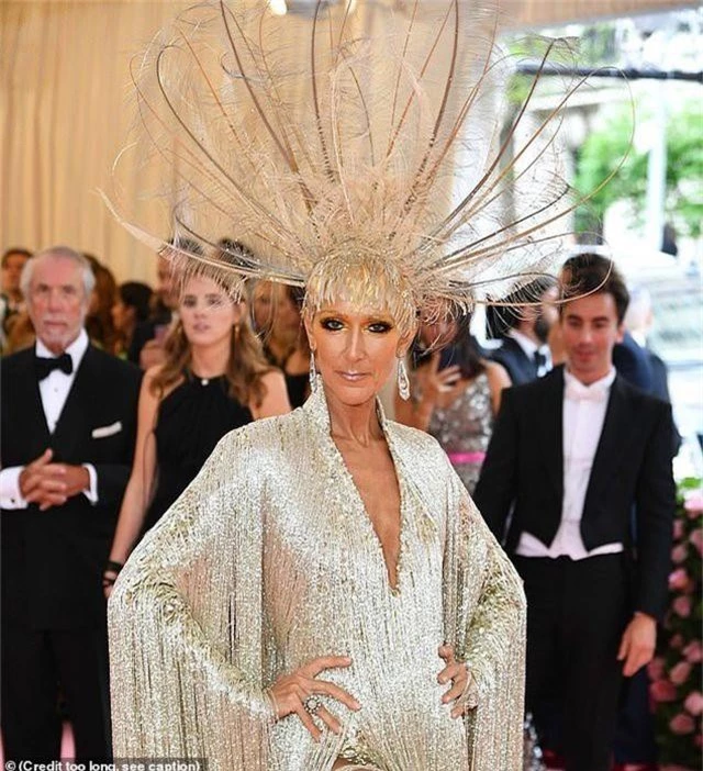 Celine Dion được khen mặc quá bắt mắt - 2