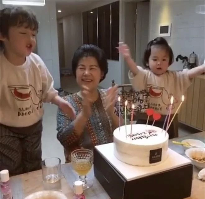 Giữa lùm xùm ly hôn, Song Hye Kyo lại vắng mặt trong ngày sinh nhật mẹ Song Joong Ki? - Ảnh 3.