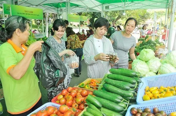 muốn xây dựng được chuỗi liên kết hiệu quả, người sản xuất phải tìm hiểu nhu cầu, xu hướng của thị trường trước khi sản xuất chứ không phải cứ sản xuất xong đi tìm đầu ra, đồng thời phải đảm bảo chất lượng hàng hóa như cam kết với khách hàng bằng việc áp dụng các mô hình, công nghệ mới vào sản xuất.