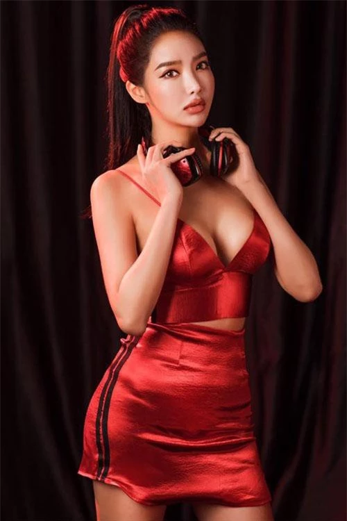 Rana được đánh giá là 1 trong 5 nữ DJ hàng đầu Hàn Quốc.