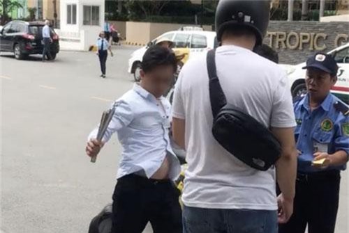 CLIP HOT (7/5): T&#xE0;i x&#x1EBF; c&#x1EA7;m c&#xF4;n nh&#x1ECB; kh&#xFA;c &#x111;&#xE1;nh ng&#x1B0;&#x1EDD;i sau va ch&#x1EA1;m giao th&#xF4;ng, ch&#xE0;ng trai li&#x1EC1;u m&#x1EA1;ng k&#xE9;o &#x111;u&#xF4;i c&#xE1; s&#x1EA5;u kh&#x1ED5;ng l&#x1ED3; 