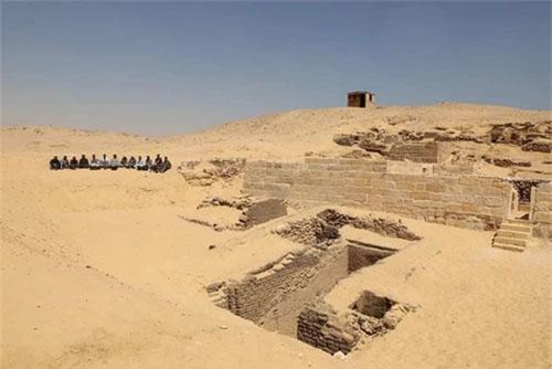 Phát hiện nghĩa trang 4.500 năm tuổi gần đại Kim tự tháp Giza