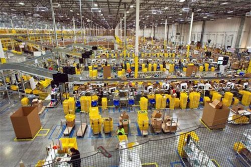 Amazon trao quyền cho robot đuổi việc người lao động