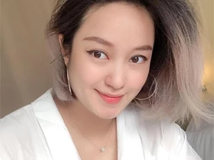 Selfie sau khi sinh con lần 2, Mi Vân khiến dân tình trầm trồ vì sự nghiệp làm mẹ không thể xô đổ nhan sắc "tường thành"