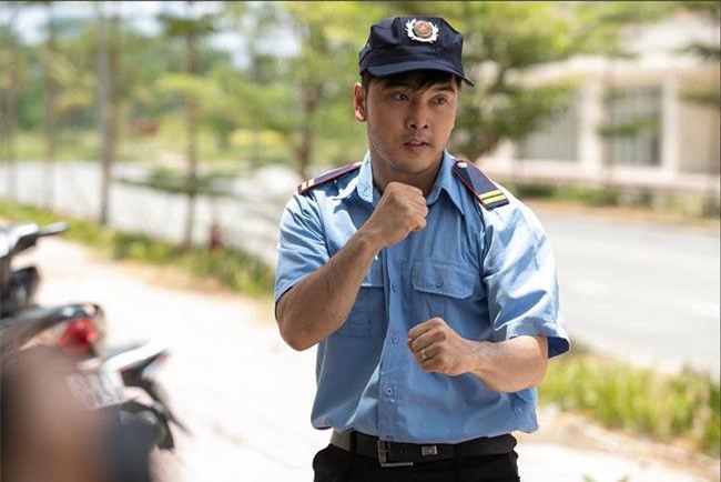 Từ bỏ giang hồ, Ưng Hoàng Phúc làm bảo vệ trong "Ông trùm 2: Bẫy cọp"