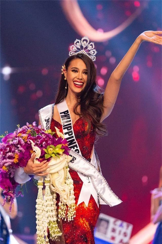 Vẻ đẹp rực rỡ và gợi cảm của Hoa hậu Hoàn vũ Catriona Gray - 1