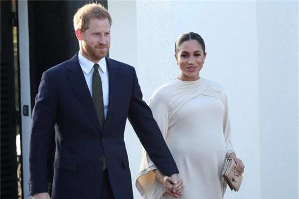 Vợ chồng Meghan bị cáo buộc đã lừa dối công chúng về việc sinh em bé Sussex nhưng đằng sau đó là một góc khuất ít ai biết - Ảnh 4.