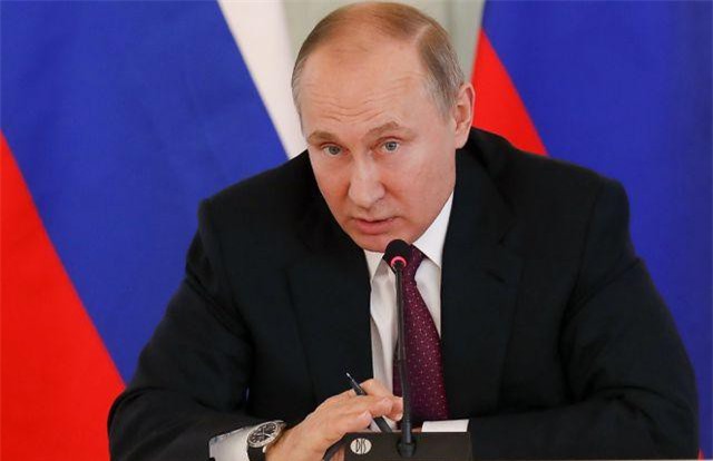 Ukraine không công nhận hộ chiếu Nga cấp cho người dân Donbass, Điện Kremlin phản pháo