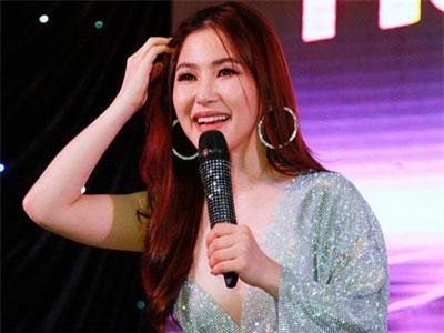 Hương Tràm phản ứng bất ngờ khi được nhắc đến đại gia bí ẩn dù trước đó khóc rất nhiều