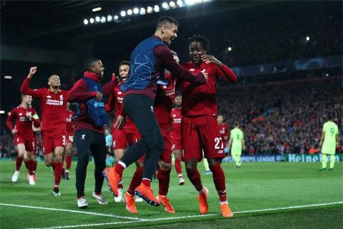 Hàng thủ Barca dính cú lừa đau đớn trước Liverpool