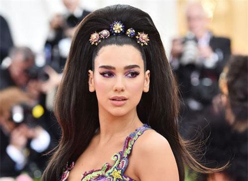 Những kiểu tóc và trang điểm ấn tượng tại Met gala
