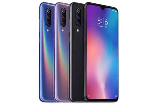 Tại thị trường Việt Nam, Xiaomi Mi 9 phiên bản ROM 64 GB có giá 11,99 triệu đồng, Phiên bản ROM 128 GB có giá 12,99 triệu.