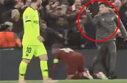 Messi bị cậu bé nhặt bóng của Liverpool sỉ nhục