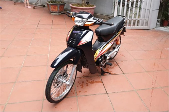 Dân chơi Hà Nội chi trăm triệu độ “xe máy cỏ” Wave