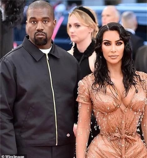 Choáng với độ giàu có nhà Kardashian: Thầu hẳn 1 khu đất khổng lồ để xây 6 chiếc biệt thự cho gần chị gần em - Ảnh 2.