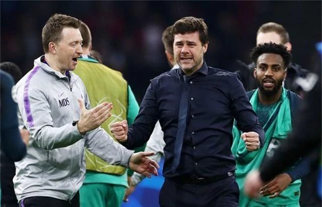 HLV Pochettino bật khóc sau màn ngược dòng khó tin của Tottenham - 4