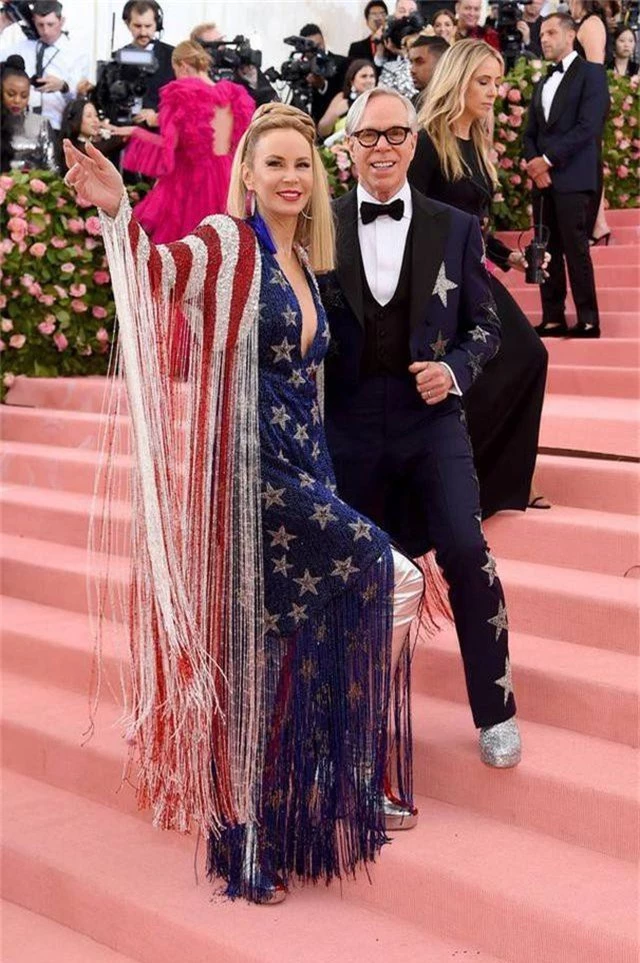 Những cặp đôi hoàn hảo trên thảm đỏ Met gala 2019 - 28