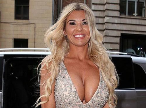 Christine McGuinness khoe ngực bốc lửa