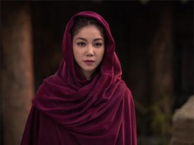 Mỹ nhân bị đồn là tình nhân của Song Joong Ki quyến rũ, xinh đẹp lấn át nữ chính trong phim mới