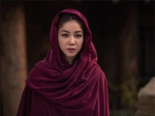 Mỹ nhân bị đồn là tình nhân của Song Joong Ki quyến rũ, xinh đẹp lấn át nữ chính trong phim mới