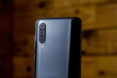 Mở hộp Xiaomi Mi 9 giá từ 11,99 triệu tại Việt Nam