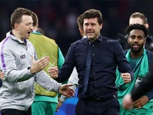 HLV Pochettino bật khóc sau màn ngược dòng khó tin của Tottenham