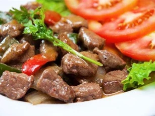Nấu bò lúc lắc theo cách này thì đảm bảo hết veo trong vòng ‘một nốt nhạc’