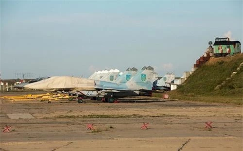 Những chiếc tiêm kích MiG-29 của Ukraine còn lại tại sân bay Belbek, Crimea năm 2014