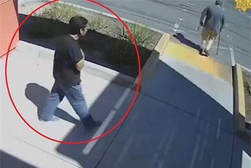 Ngang nhiên bị cướp giữa ban ngày, ông cụ phải dùng gậy để chống trả