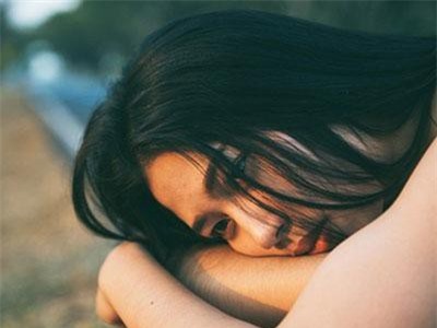 Sắp xếp lại di vật của chồng sau đám tang, tôi chết đứng khi đọc được một bức email rồi từng tầng bí mật cứ thế bị lột ra