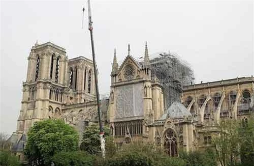 Nhà thờ Đức Bà Paris sau vụ cháy. Ảnh: REUTERS