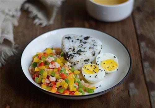 Cách làm cơm trộn rong biển đủ chất mà nhẹ bụng