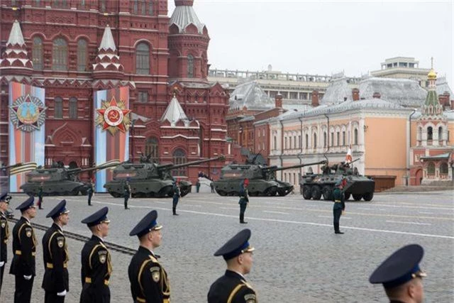 Cận cảnh dàn khí tài Nga phô diễn sức mạnh trong lễ duyệt binh - 1