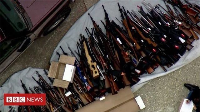 Đột kích một căn nhà, cảnh sát Mỹ phát hiện hơn 1.000 khẩu súng - 2