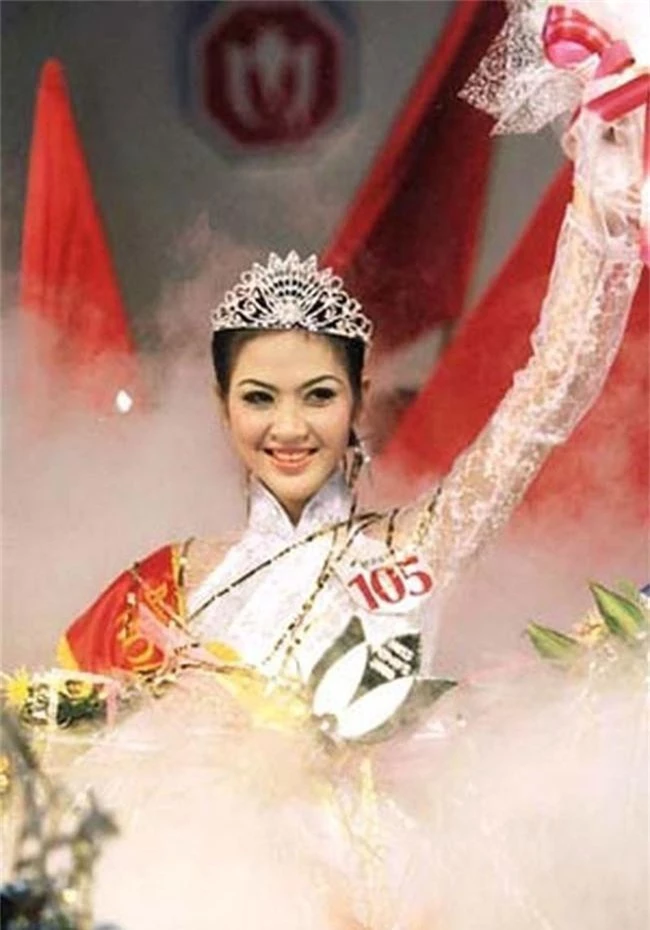 Hoa hậu Phan Thu Ngân: Cuộc đời như công chúa Lọ Lem, từ cô bé bán bánh canh ngoài chợ thành con dâu nhà Thứ trưởng, nhưng chỉ hai năm đã tan tành giấc mộng lầu hồng - Ảnh 2.