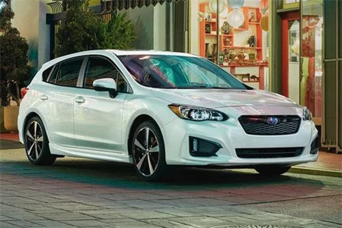 Subaru Impreza (giá khởi điểm: 18.595 USD).