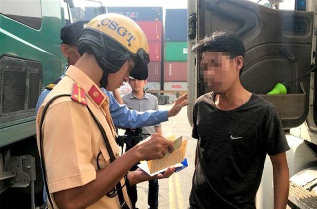 Kiểm tra lái xe có chất ma tuý là chuyên đề thường xuyên của CSGT