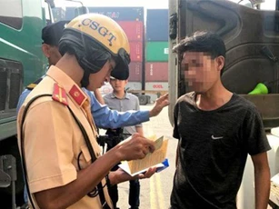 Kiểm tra lái xe có chất ma tuý là chuyên đề thường xuyên của CSGT