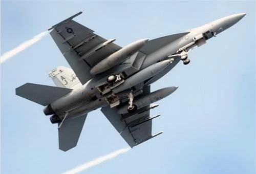 Tiêm kích hạm F/A-18 Super Hornet vẫn sẽ là xương sống của Không quân Hải quân Mỹ