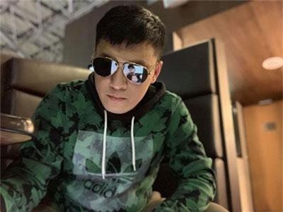 CHUYỆN SHOWBIZ (10/5): Lam Trường phải ngủ ở sân bay, Cường Đô La tung ảnh tình tứ bên Đàm Thu Trang