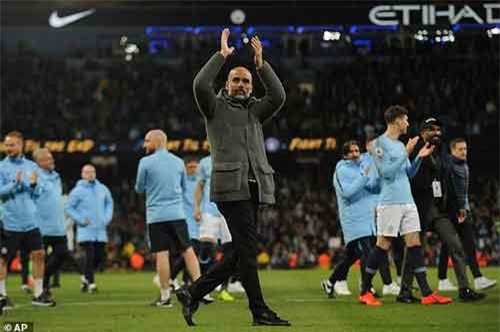 Tr&#x1B0;&#x1EDB;c v&#xF2;ng h&#x1EA1; m&#xE0;n Premier League: C&#x1A1;n &#x111;i&#xEA;n cu&#x1ED1;i c&#xF9;ng