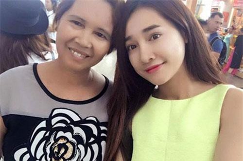 Xúc động với tâm sự của Nhã Phương về mẹ ruột, quan trọng hơn là "lời xác nhận" đã sinh con?