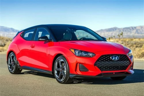 4. Hyundai Veloster (giá khởi điểm: 16.750 USD).