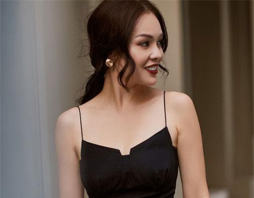 Đồng nghiệp rủ nhau “trùng tu” vòng 1, Dương Cẩm Lynh tuyên bố không cần ngực “khủng”