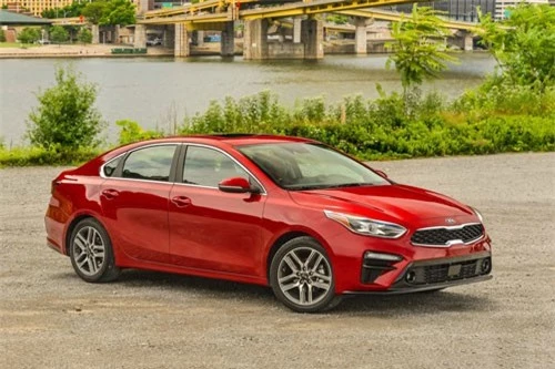 5. Kia Forte - Kia Cerato (giá khởi điểm: 17.790 USD).