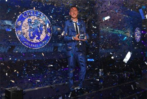 Ẵm cú đúp giải thưởng, Hazard hài hước nói về tương lai