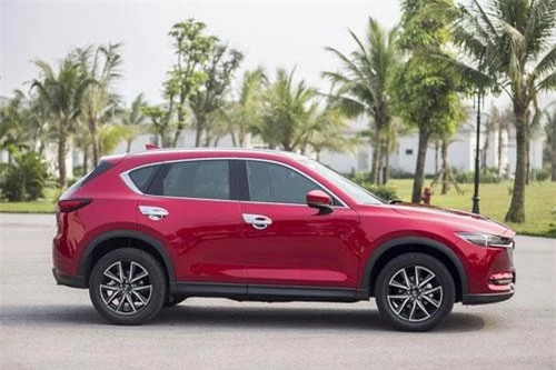 7. Mazda CX-5 (doanh số: 969 chiếc).