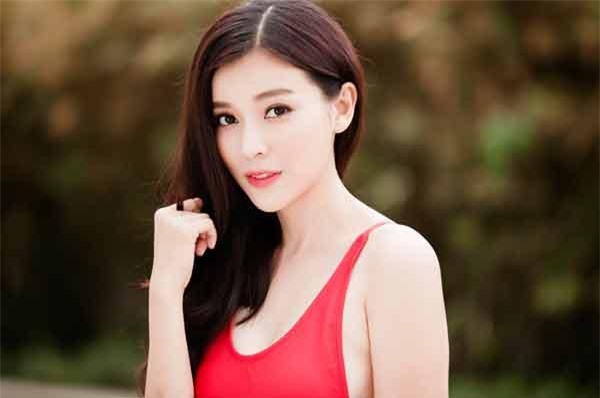 Mỹ nữ Tây Đô từng "bị" tình cũ bắt dùng giày túi đắt tiền... cho bằng bạn bè showbiz